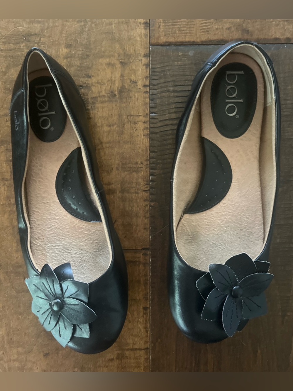 Black faux leather ballet flats with flowers sz 8.5